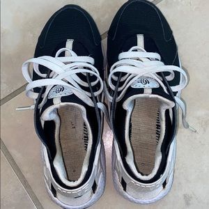 Black and white Huaraches